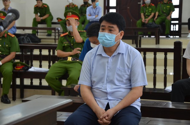  Hình ảnh cựu Chủ tịch Hà Nội Nguyễn Đức Chung tại phiên phúc thẩm vụ mua chế phẩm Redoxy-3C  - Ảnh 1.