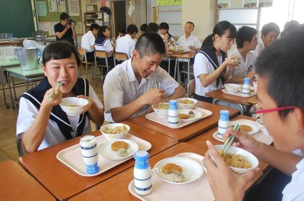 Nhật Bản: Kinh hoàng vụ nhân viên trường học trộn chất thải vào thức ăn trưa của học sinh - Ảnh 2.