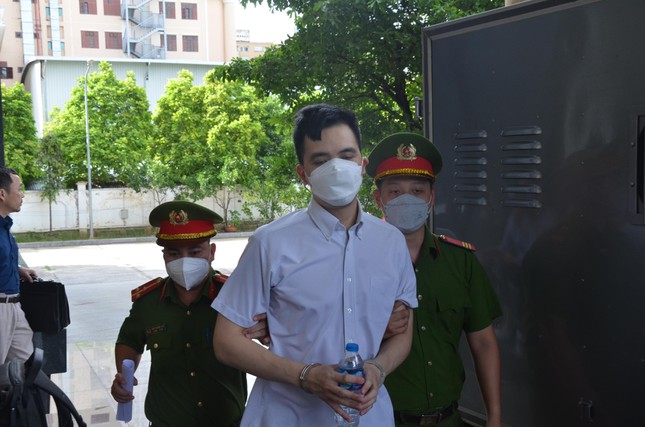  Hình ảnh cựu Chủ tịch Hà Nội Nguyễn Đức Chung tại phiên phúc thẩm vụ mua chế phẩm Redoxy-3C  - Ảnh 2.