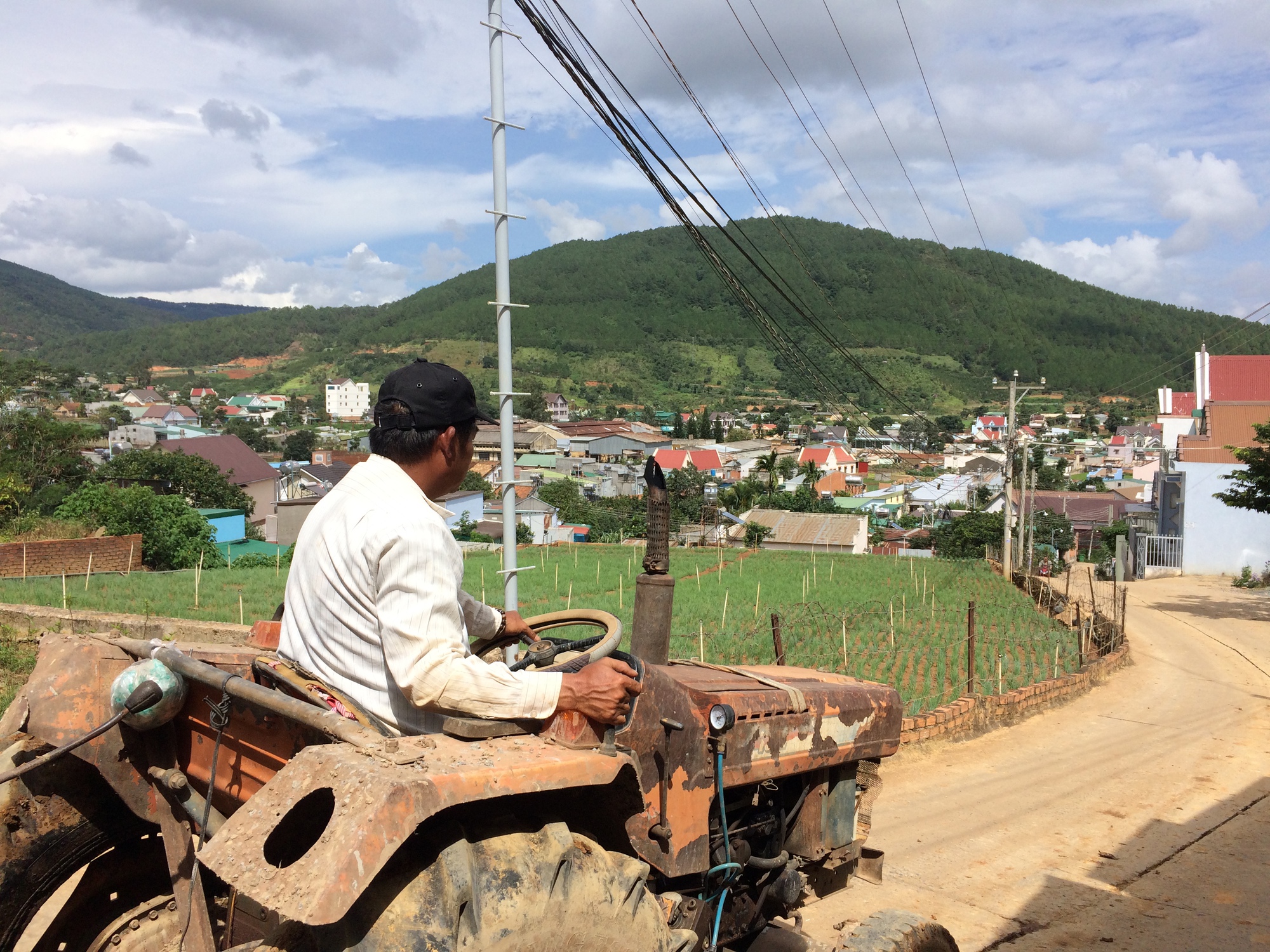 T&ocirc;i dự định cầm sổ đỏ đất qu&ecirc; để mua nh&agrave; th&agrave;nh phố - Ảnh 2.