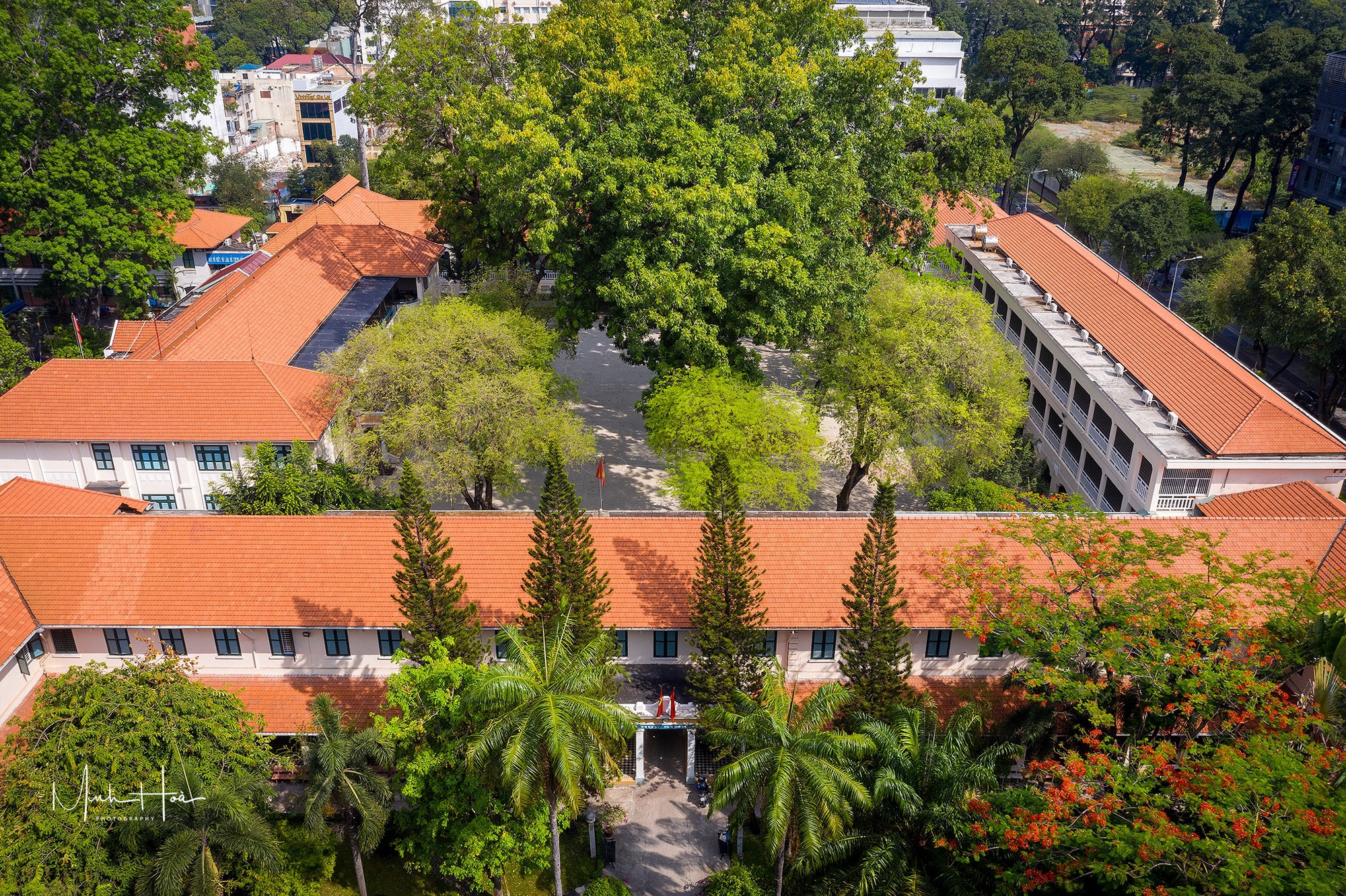 Cận cảnh trường trung học cổ nhất Sài Gòn, nơi từng đào tạo Quốc vương Campuchia - Ảnh 4.