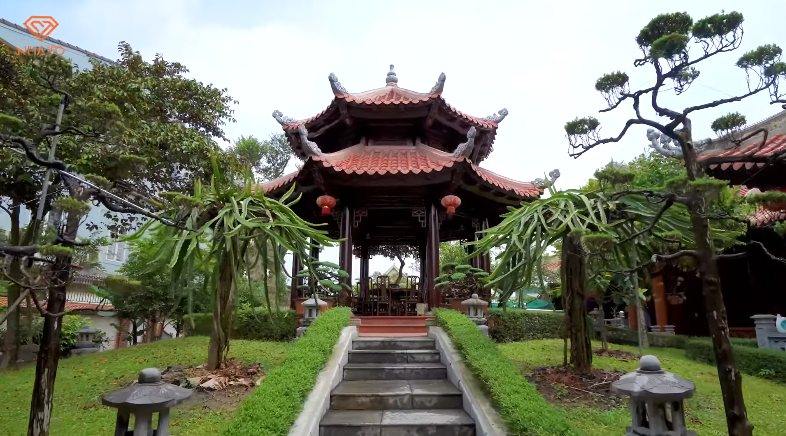 Cận cảnh biệt phủ gỗ hương 4.000m2 đại gia xứ Nghệ l&agrave;m của hồi m&ocirc;n cho con g&aacute;i - Ảnh 18.