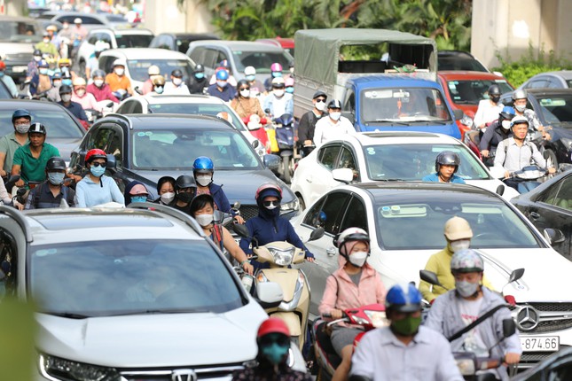  Chiều tối và đêm nay, Hà Nội có khả năng xuất hiện mưa rào và dông  - Ảnh 1.