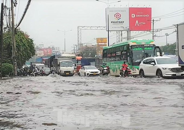 Từ nay đến cuối năm, có thể xuất hiện 12 cơn bão, áp thấp nhiệt đới trên biển - Ảnh 2.