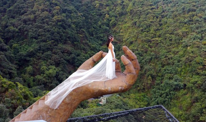 Điểm danh những phiên bản “bàn tay sống ảo nổi tiếng, một địa điểm của Việt Nam cũng góp mặt trong danh sách - Ảnh 19.