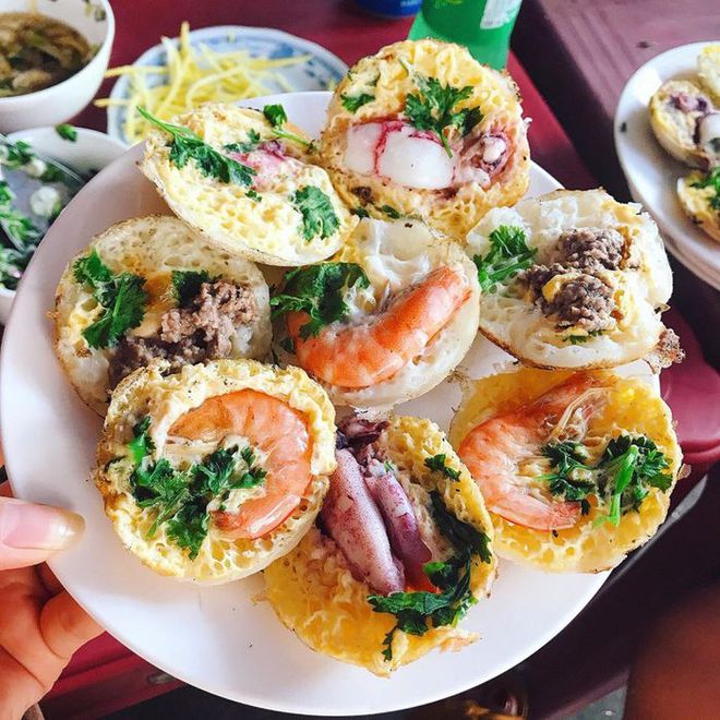 4 quán bánh căn ở Nha Trang cứ ăn là “dính”, người dân địa phương cũng khen tấm tắc - Ảnh 4.