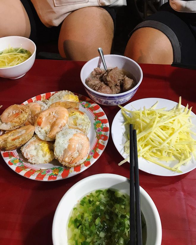 4 quán bánh căn ở Nha Trang cứ ăn là “dính”, người dân địa phương cũng khen tấm tắc - Ảnh 5.