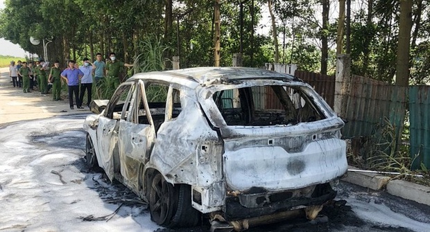 Thông tin bất ngờ vụ giám đốc doanh nghiệp gốm sứ chết cháy trong ô tô 7 chỗ - Ảnh 1.