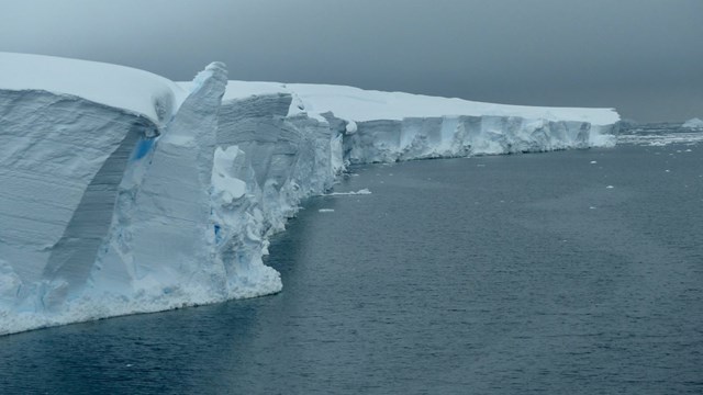 Sông băng Doomsday ở Nam Cực tan nhanh nhất trong 5.500 năm - Ảnh 1.
