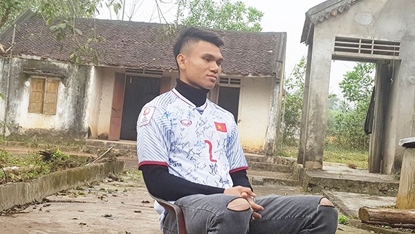 Không còn là cầu thủ nghèo nhất Việt Nam, Phạm Xuân Mạnh nỗ lực trả nợ và khoe tậu thêm nhà mới - Ảnh 3.