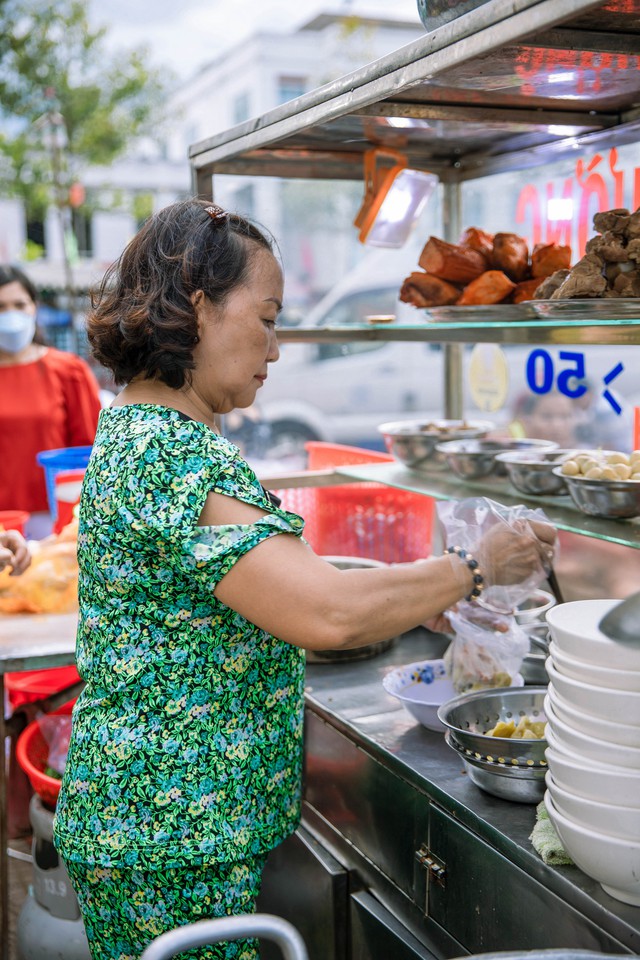  Tiệm mì Vách Tường tồn tại gần nửa thế kỷ ở An Giang tiết lộ độc chiêu hút khách từ nồi thịt bằm hay bị nhầm là thịt kho  - Ảnh 9.