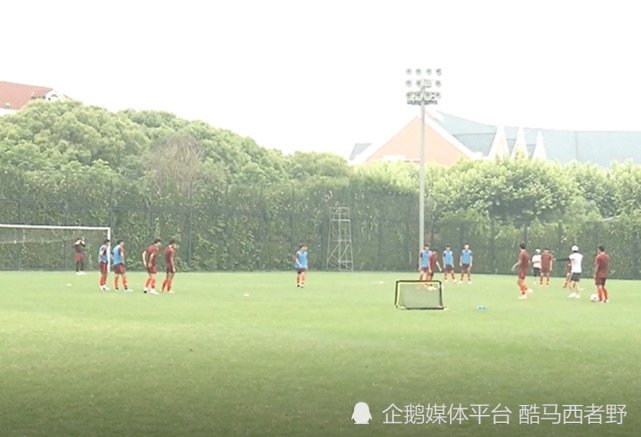 Than thở về đội nhà, báo Trung Quốc chạnh lòng khi nhắc đến U19 Việt Nam - Ảnh 3.