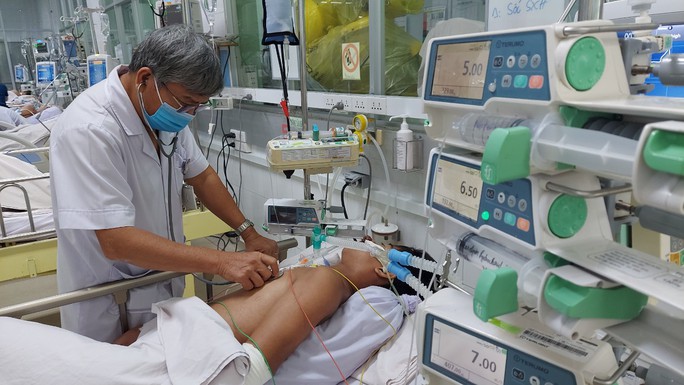 Trả giá đắt nếu lơ là với sốt xuất huyết  - Ảnh 1.