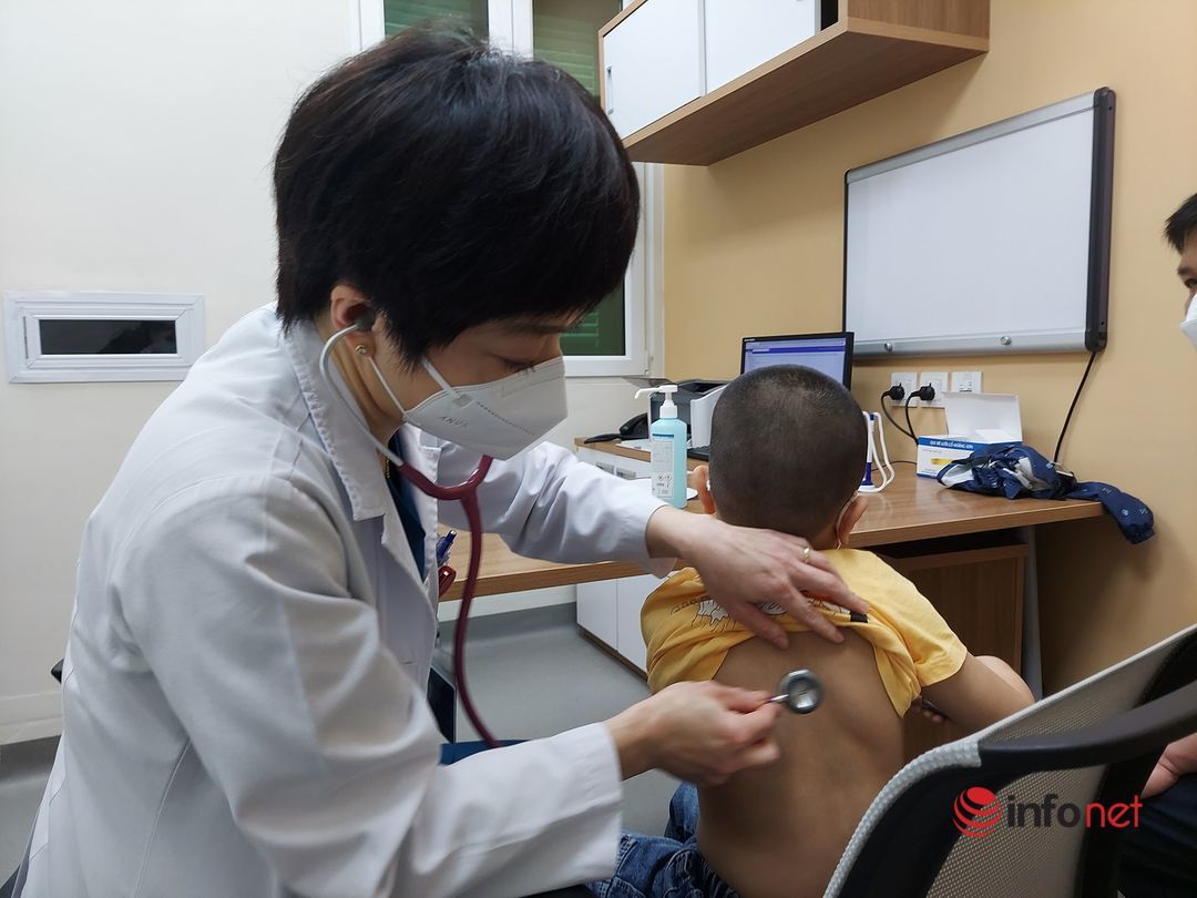 Nắng nóng kéo dài, bệnh nhân nhập viện tăng đột biến, cảnh báo sai lầm khiến bệnh trở nặng - Ảnh 1. Nắng nóng kéo dài, bệnh nhân nhập viện tăng đột biến, cảnh báo sai lầm khiến bệnh trở nặng - Ảnh 1.