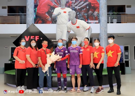 HLV Mai Đức Chung chốt danh sách tham dự AFF Cup nữ 2022 - Ảnh 1.