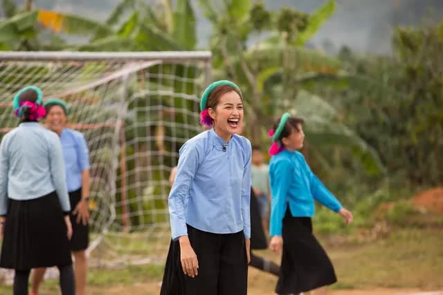 Mẹ ruột kín tiếng của Ngọc Châu - tân Hoa hậu Hoàn vũ Việt Nam: Chồng mất sớm, một mình nuôi dạy con từ nhỏ - Ảnh 2.