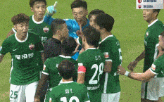 Trọng tài Trung Quốc từng bắt trận của U23 Việt Nam bị tấn công sau phán quyết tranh cãi