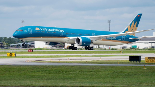 Cổ phiếu của Vietnam Airlines bị đưa vào diện kiểm soát  - Ảnh 1.