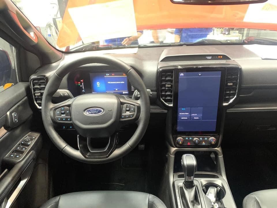 Đẩy hàng tồn kho đón thế hệ mới, Ford Everest nhận ưu đãi cực khủng - Ảnh 3.