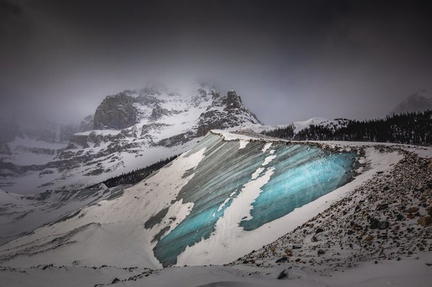 Nhiếp ảnh gia bất chấp gian khổ thám hiểm hệ thống hang động băng giá kỳ vĩ, vẻ đẹp trước mắt choáng ngợp đến khó tin - Ảnh 15.