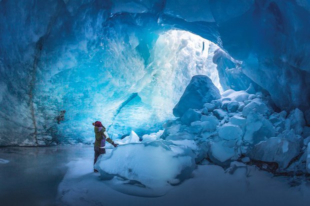 Nhiếp ảnh gia bất chấp gian khổ thám hiểm hệ thống hang động băng giá kỳ vĩ, vẻ đẹp trước mắt choáng ngợp đến khó tin - Ảnh 6.