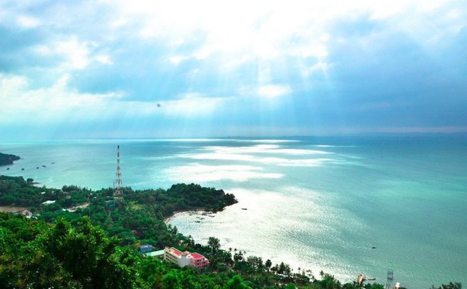 Không chỉ có Phú Quốc, Kiên Giang còn ẩn giấu một thành phố biển xinh đẹp, yên bình ít ai ngờ tới - Ảnh 2.