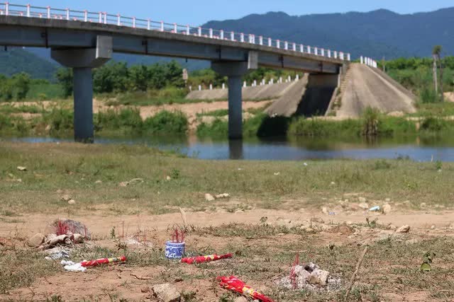 Tang thương bao trùm miền quê có 3 học sinh đuối nước thương tâm - Ảnh 4.