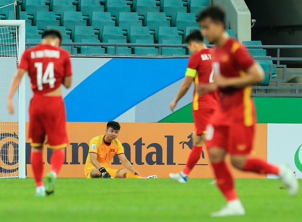 Thủ môn Văn Toản xin lỗi và giải thích về sai lầm trước toàn đội U23 Việt Nam - Ảnh 1.