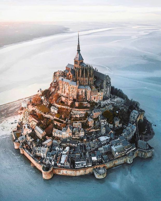 Ngắm lâu đài trên biển có thật ở nước Pháp: Khung cảnh cổ tích choáng ngợp chỉ hiện ra đúng một buổi trong ngày - Ảnh 9.