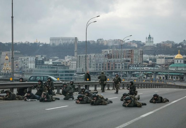   Looking back at 100 days of Russia conducting a military operation in Ukraine - Photo 2.