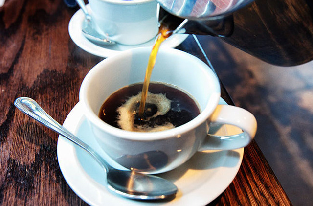 Người uống cà phê có tuổi thọ cao hơn người không uống - Ảnh 1.