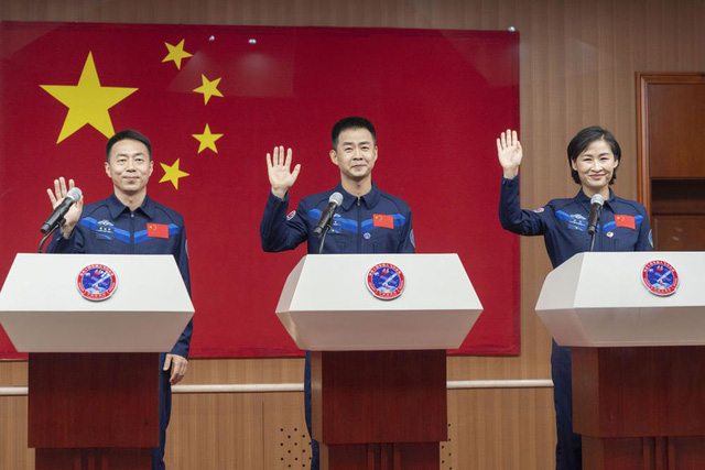 Xây dựng trạm trên vũ trụ, Trung Quốc chuẩn bị phóng tàu Thần Châu-14 cùng phi hành đoàn - Ảnh 3.