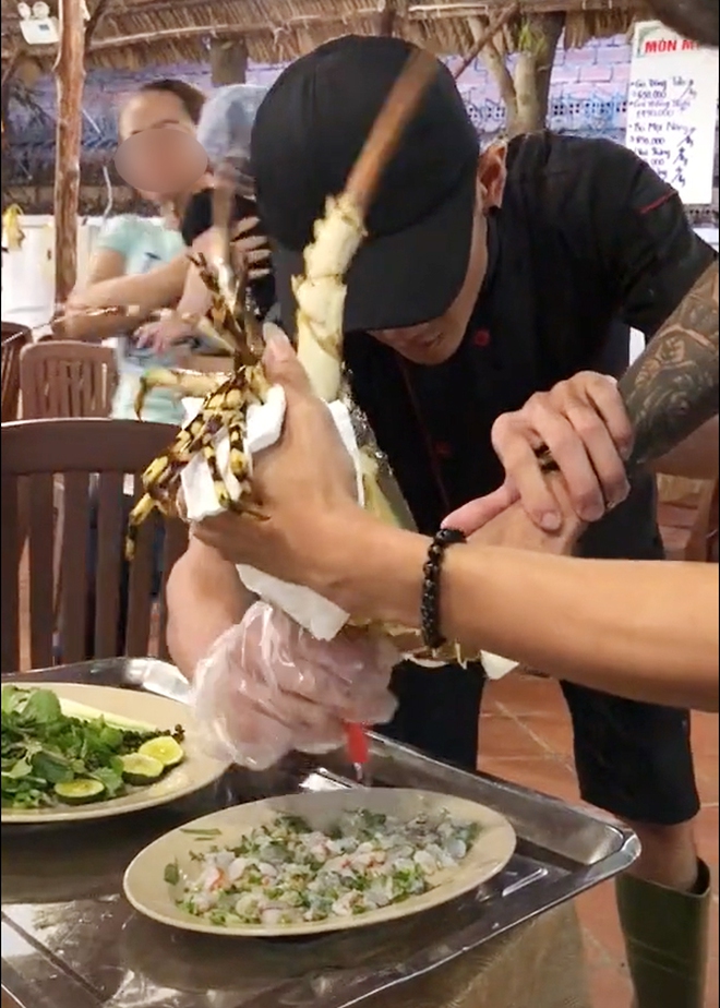 Ở Việt Nam có món tiết canh trong suốt giá gần nửa triệu bạc, không phải ai cũng có cơ hội thưởng thức - Ảnh 3.