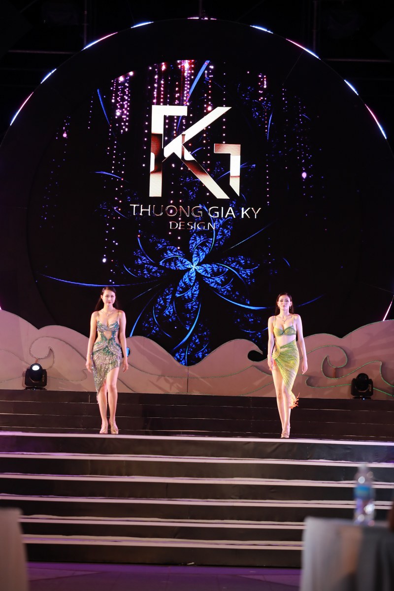 Á hậu Đặng Thanh Ngân và á khôi Phương Thanh catwalk ấn tượng - Ảnh 6.