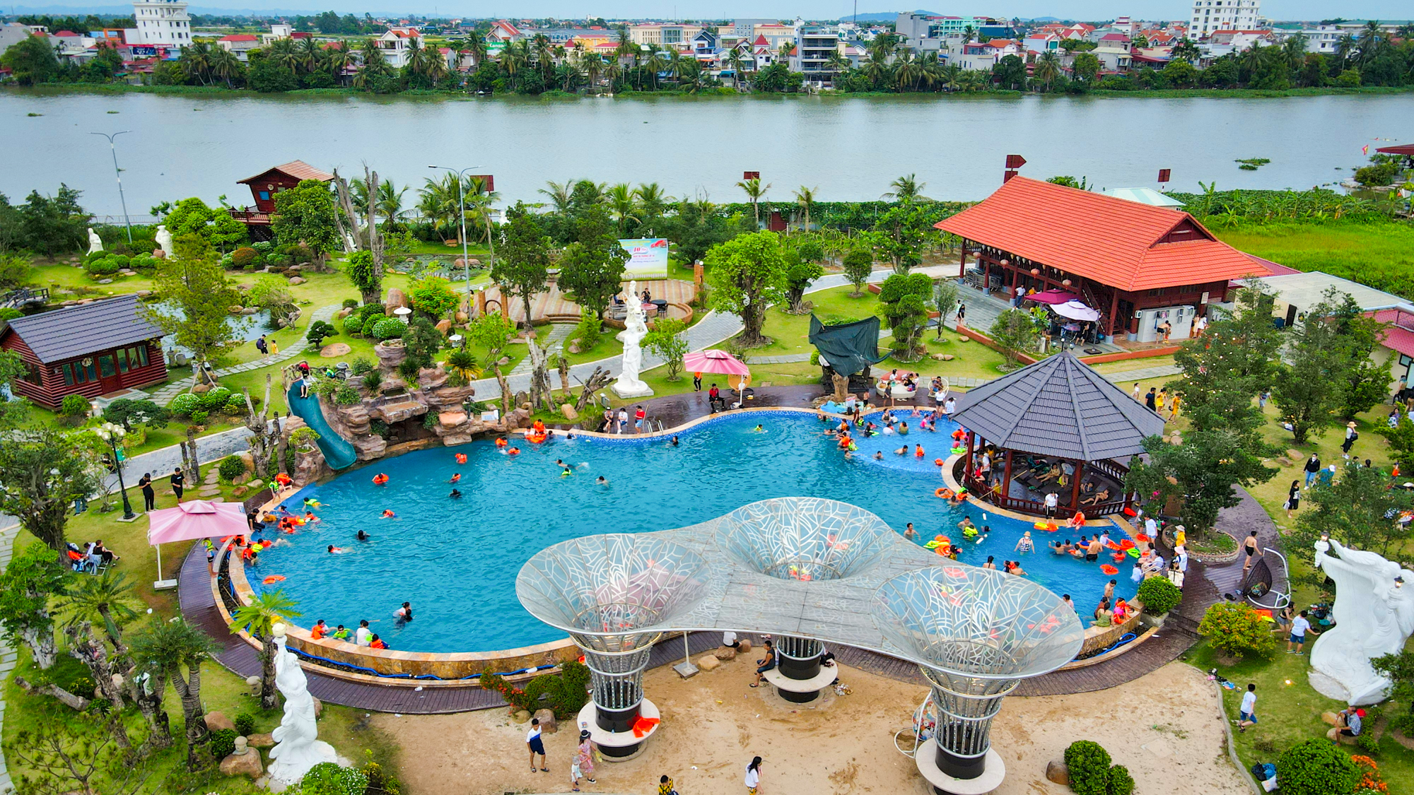 Cận cảnh resort trái phép rộng 4 ha sắp bị phá dỡ ở Hải Phòng - Ảnh 5.