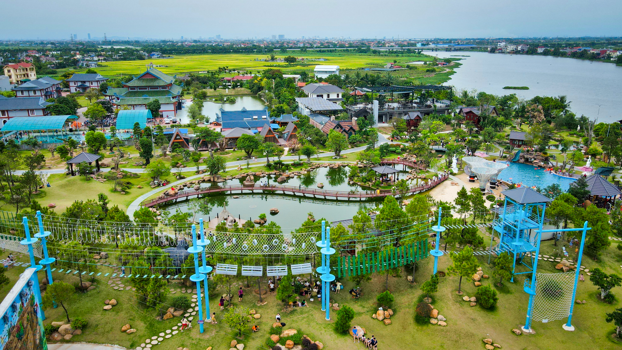 Cận cảnh resort trái phép rộng 4 ha sắp bị phá dỡ ở Hải Phòng - Ảnh 6.