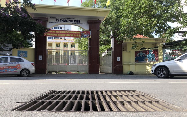 Hanoi built anti-flood tunnels: Expensive, ineffective - Photo 2.