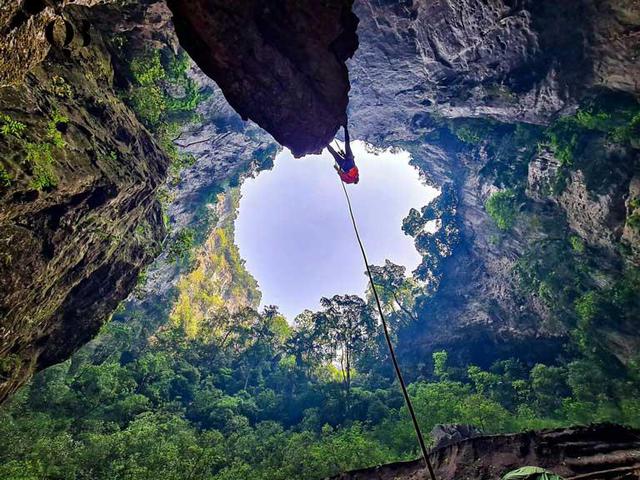 Selling an exclusive rope swing tour for VND 35 million in Quang Binh, the startup made Shark Hung immediately spend VND 400 million to get priority to close the deal: 12 billion for 25% stake!  - Photo 1.