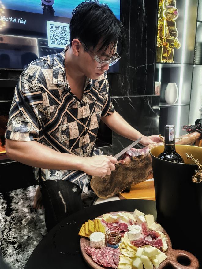 Học vấn của dàn soái ca Người Ấy Là Ai qua các mùa: Người là du học sinh Úc, người làm giảng viên đào tạo mẫu nhí - Ảnh 14. Học vấn của dàn soái ca Người Ấy Là Ai qua các mùa: Người là du học sinh Úc, người làm giảng viên đào tạo mẫu nhí - Ảnh 14.