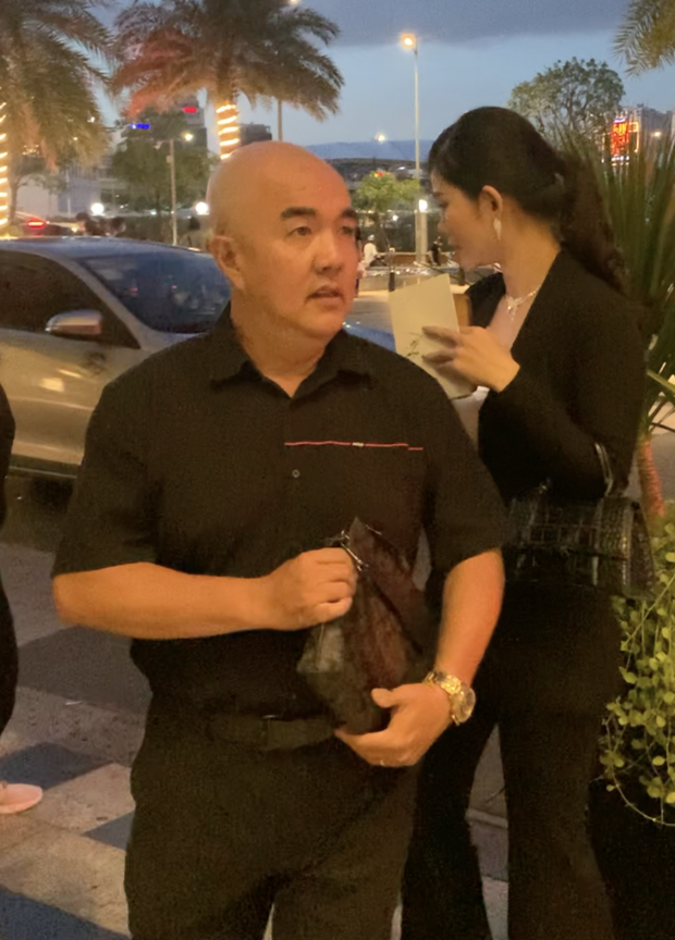 Đám cưới Mạc Văn Khoa: Nghệ sĩ Hoài Linh bất ngờ xuất hiện, dàn sao đình đám hội ngộ - Ảnh 15.