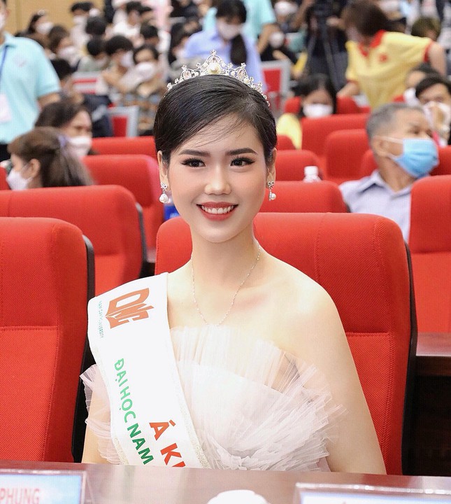 Nữ sinh 10x Kiên Giang là Á khôi, đoạt quán quân Mic Vàng, ấp ủ ước mơ làm MC - Ảnh 3. Nữ sinh 10x Kiên Giang là Á khôi, đoạt quán quân Mic Vàng, ấp ủ ước mơ làm MC - Ảnh 3.