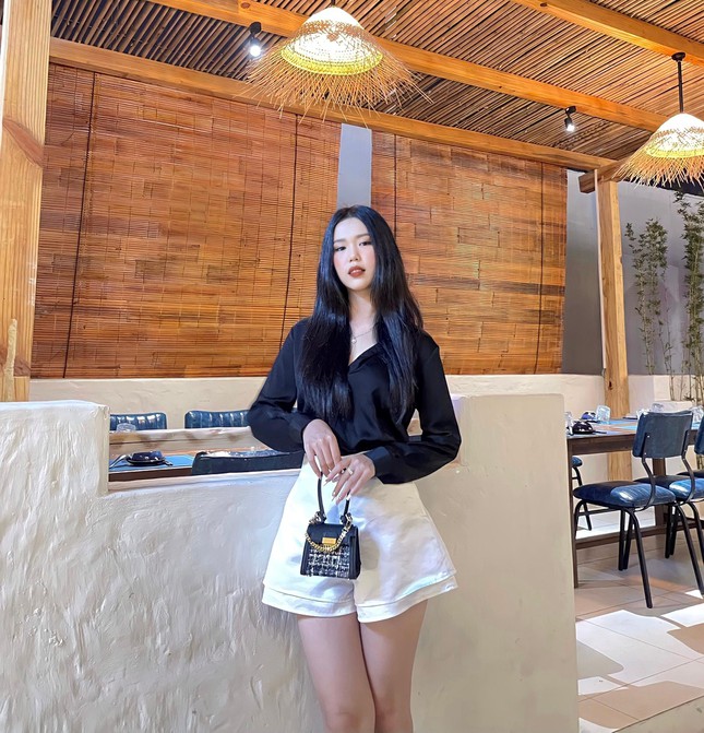 Nữ sinh 10x Kiên Giang là Á khôi, đoạt quán quân Mic Vàng, ấp ủ ước mơ làm MC - Ảnh 5. Nữ sinh 10x Kiên Giang là Á khôi, đoạt quán quân Mic Vàng, ấp ủ ước mơ làm MC - Ảnh 5.