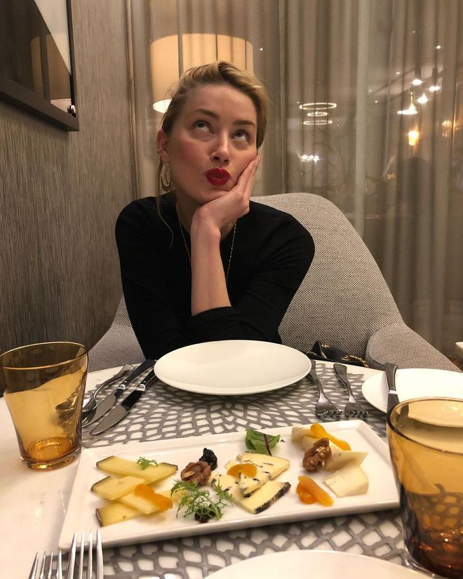Amber Heard có nguy cơ phá sản vì sao? Sống xa hoa dù tài sản kém Johnny Depp 50 lần, thu nhập 232 triệu nhưng tiêu 1,02 tỷ - Ảnh 7. Amber Heard có nguy cơ phá sản vì sao? Sống xa hoa dù tài sản kém Johnny Depp 50 lần, thu nhập 232 triệu nhưng tiêu 1,02 tỷ - Ảnh 7.