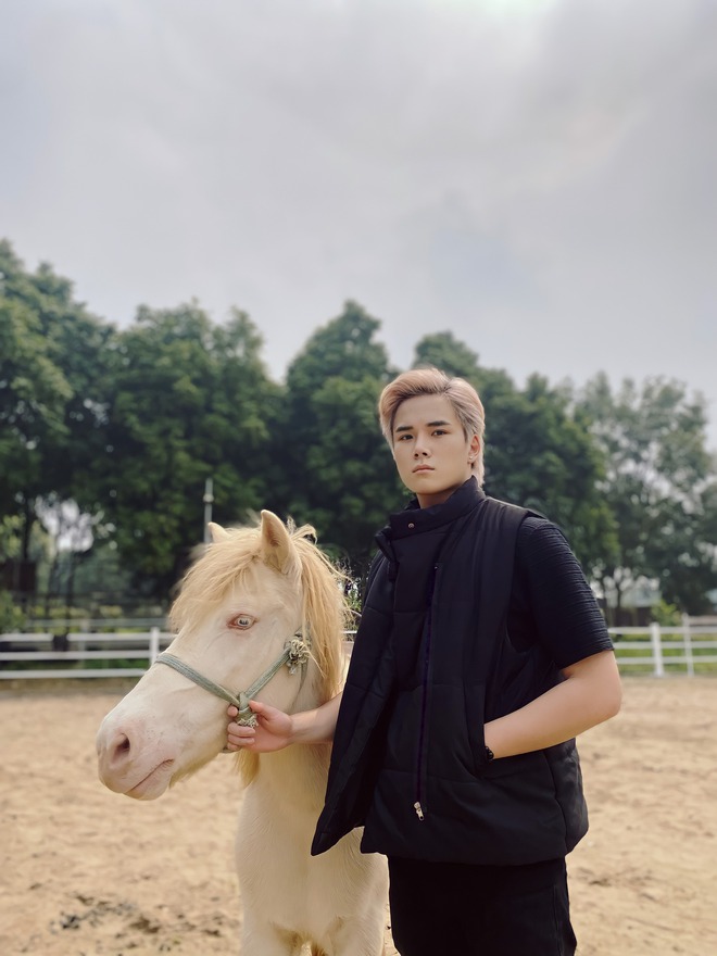 Học vấn của dàn soái ca Người Ấy Là Ai qua các mùa: Người là du học sinh Úc, người làm giảng viên đào tạo mẫu nhí - Ảnh 7. Học vấn của dàn soái ca Người Ấy Là Ai qua các mùa: Người là du học sinh Úc, người làm giảng viên đào tạo mẫu nhí - Ảnh 7.