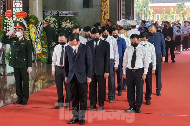 Touched by the lines of mourning books saying goodbye to Ms. Ngo Thi Hue - wife of the late General Secretary Nguyen Van Linh - Photo 1.