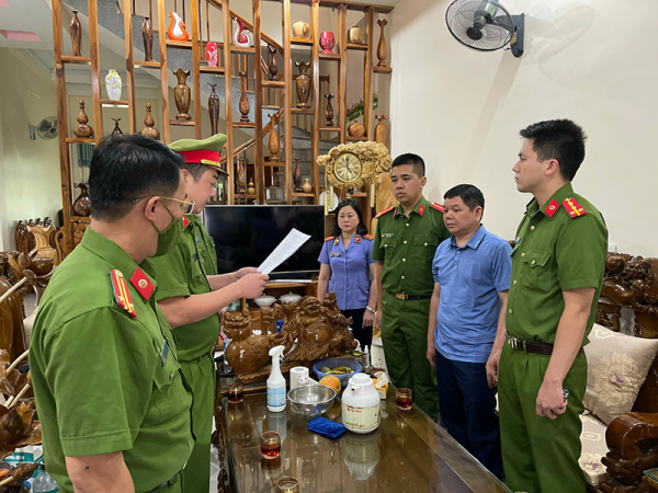 Bắt tạm giam Trưởng khoa Dược BVĐK tỉnh Sơn La nhận hối lộ - Ảnh 1.