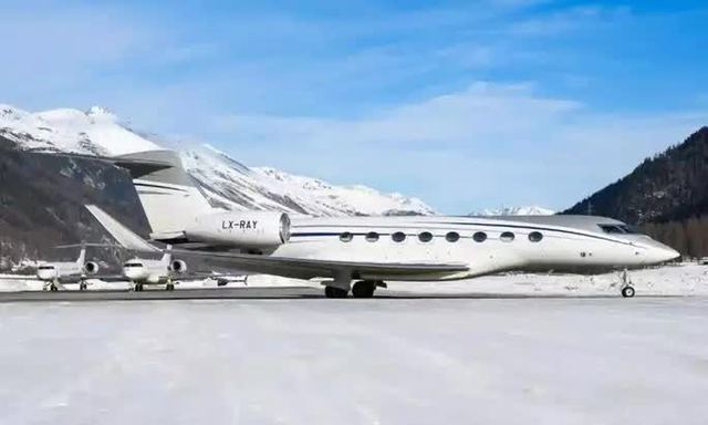 The US decided to confiscate 2 luxury planes of Russian billionaire Roman Abramovich - Photo 3.