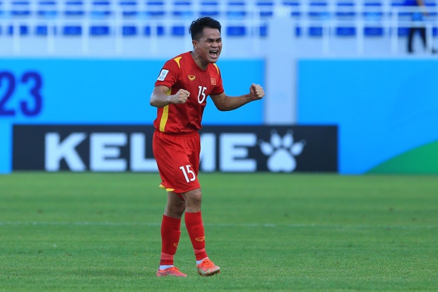 Highlights of the match U23 Vietnam vs U23 Malaysia: The referee watched VAR for 6 minutes, red card and penalty - Photo 6.