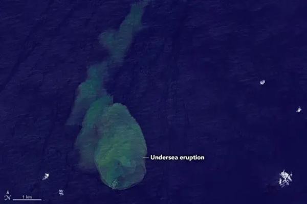 NASA cảnh báo “núi lửa cá mập” đang bắt đầu phun trào, ở đó có những điều kỳ lạ gì? - Ảnh 1.