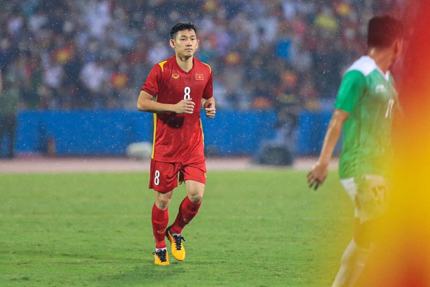 Hai Long - Cầu thủ được gọi tên nhiều nhất sau trận thắng U23 Malaysia: Từ cậu bé bị loại phải về quê, đến người kế nhiệm Quang Hải - Ảnh 2.